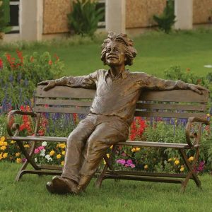 Outdoor park recliner Einstein full body bronze statue