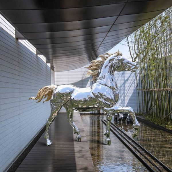 Outdoor modern large size Silver stainless steel horse sculpture on park lawn - Image 4