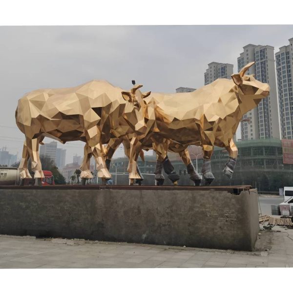 Golden geometric bronze bull sculpture - Image 3