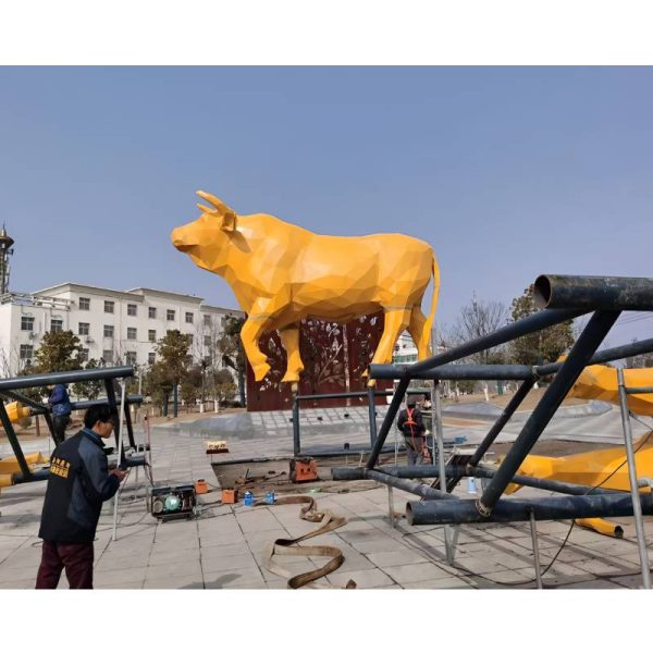 Golden geometric bronze bull sculpture - Image 6