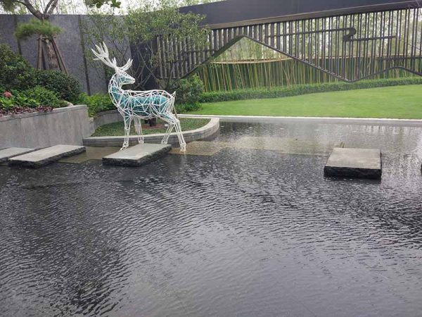 Outdoor Stainless Steel Hollow Deer Sculpture - Image 4