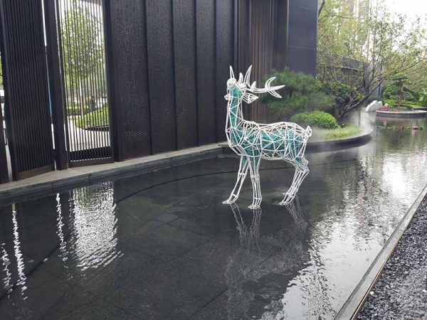Outdoor Stainless Steel Hollow Deer Sculpture - Image 3