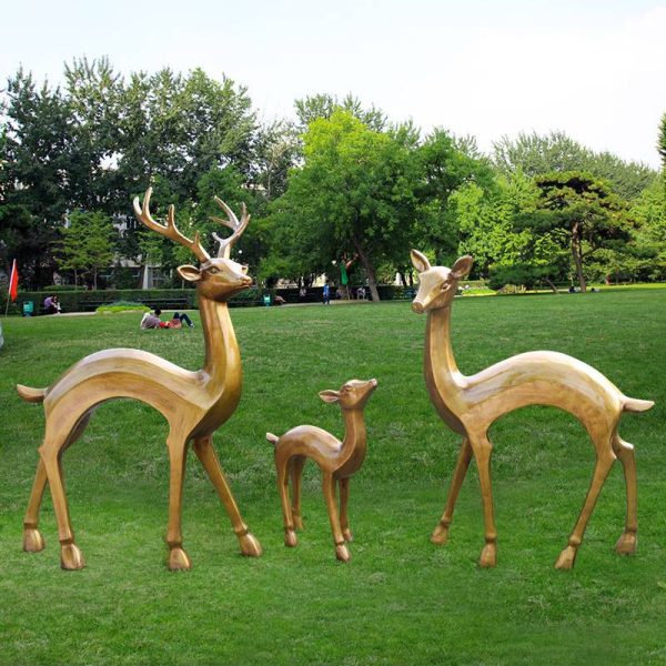 Outdoor Park Grass Fiberglass Sculpture Deer