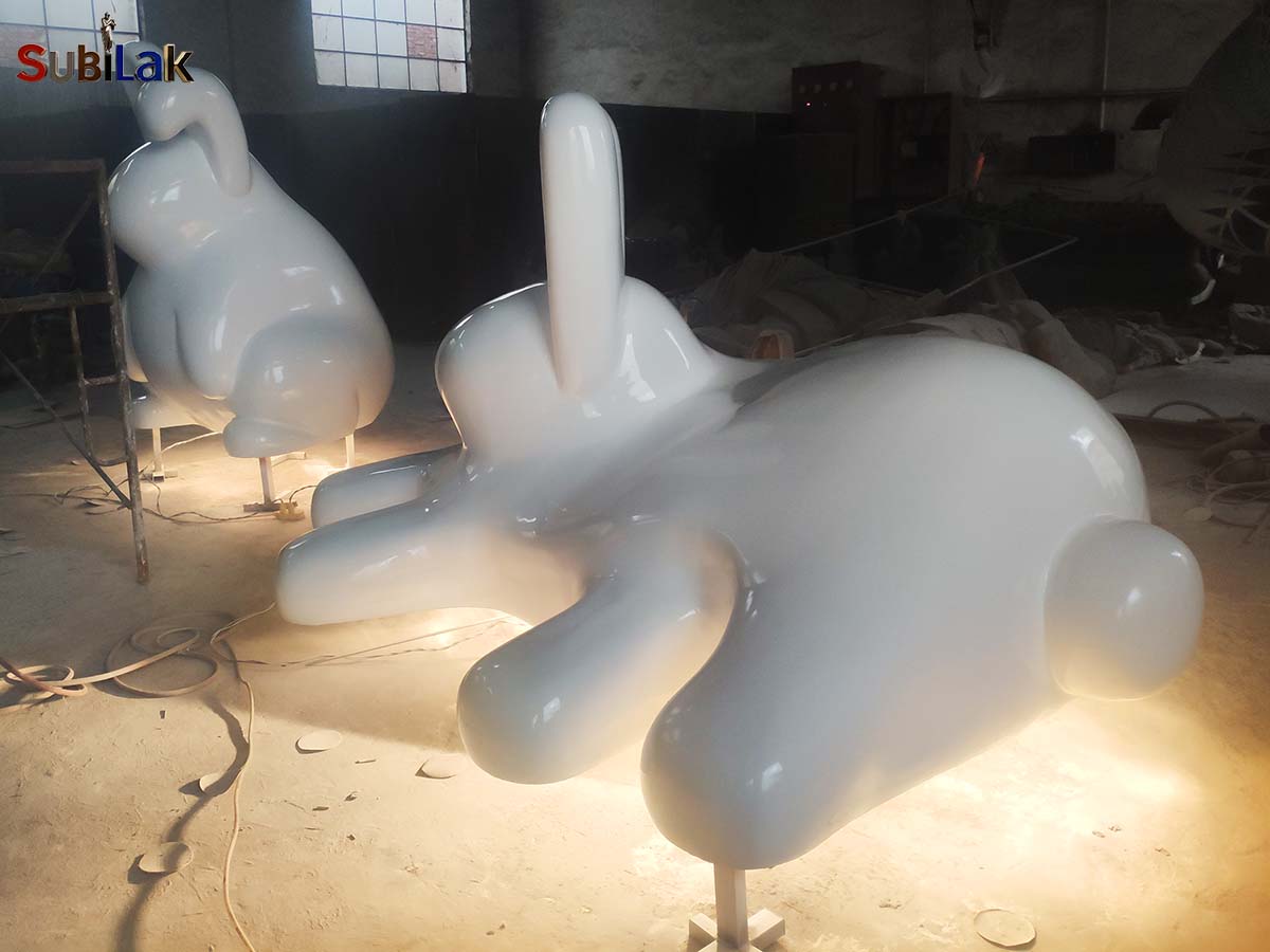 The production process of fiberglass cartoon rabbit sculptures