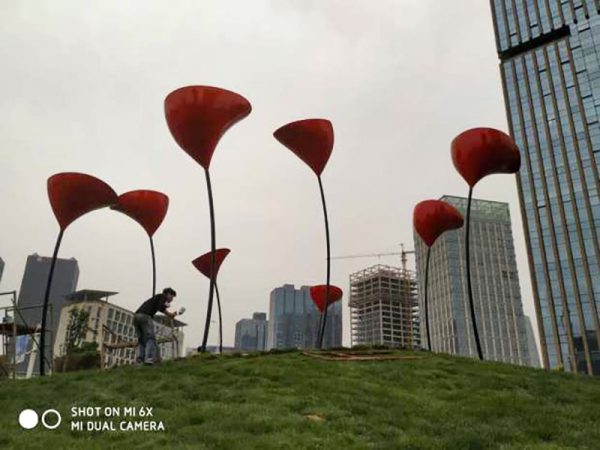 Luminous fiberglass flower large sculptures are suitable for outdoor decoration