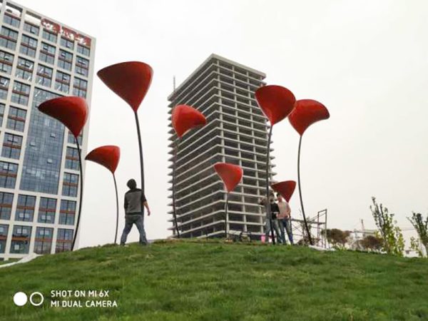 Luminous fiberglass flower large sculptures are suitable for outdoor decoration