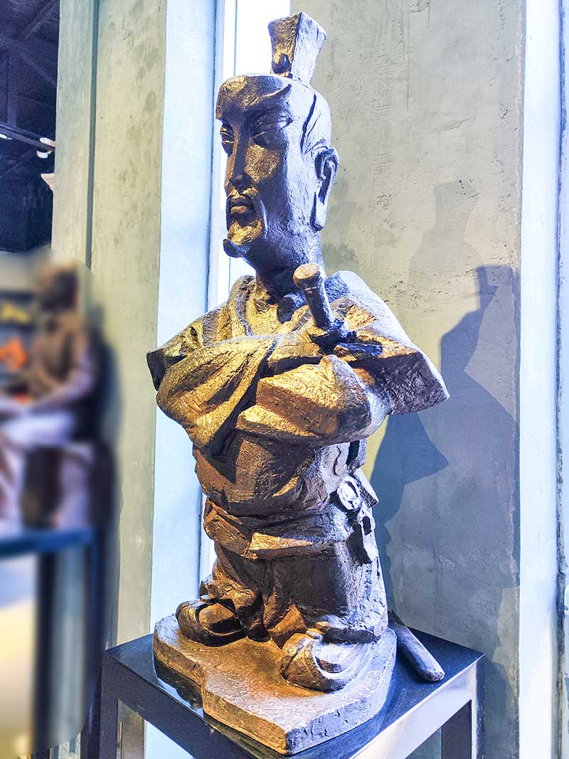 Bronze sculptures of Chinese ancient costume characters