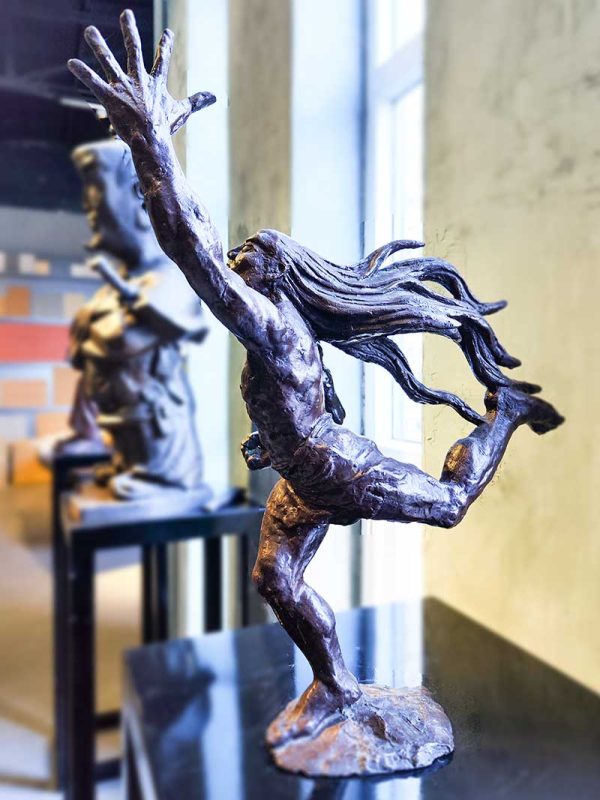 Bronze sculpture of ancient Chinese mythological figures: Kuafu chasing the sun