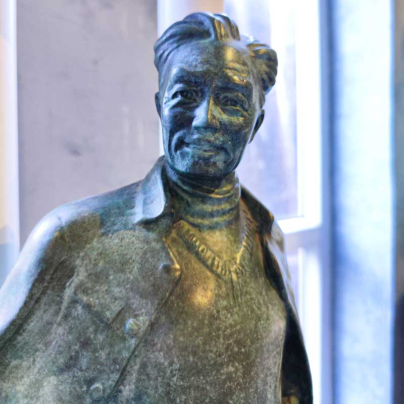 Modern historical figure bronze sculpture is suitable for museums or office decorations