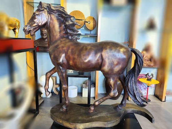Large bronze horse statue: lifelike animal sculpture