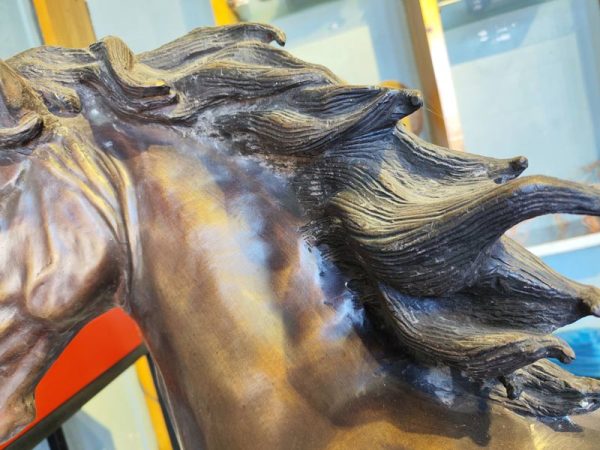 Large bronze horse statue: lifelike animal sculpture