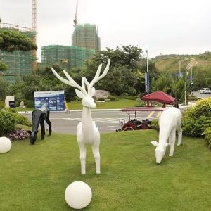 Outdoor city sculpture garden landscape white deer shape fiberglass sculpture
