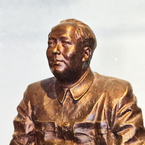 Bronze figure statue The great man sitting while inspecting the Yellow River