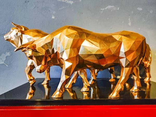 Geometric animal sculpture golden bronze bull sculpture