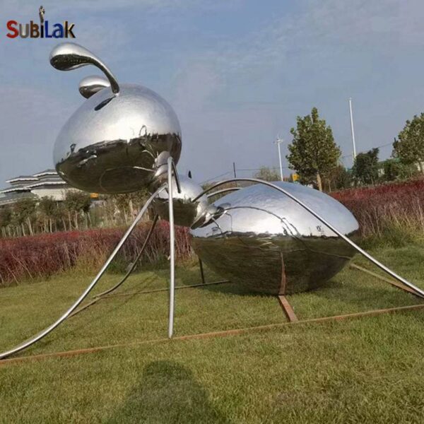 Outdoor park grass stainless steel ant sculpture - Image 2