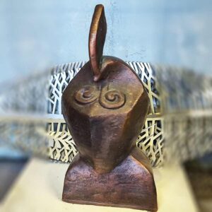 Abstract Bronze Sculpture: A Timeless Artwork with Cultural Heritage Charm