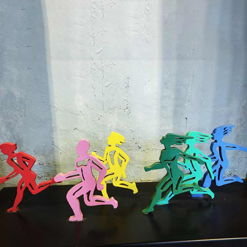 Dynamic Stainless Steel Running Sculpture: Vibrant Artwork Celebrating Motion & Teamwork