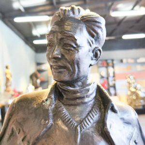Bronze Bust Sculpture of a Figure - Customized Commemorative Portrait Sculpture of a Celebrity